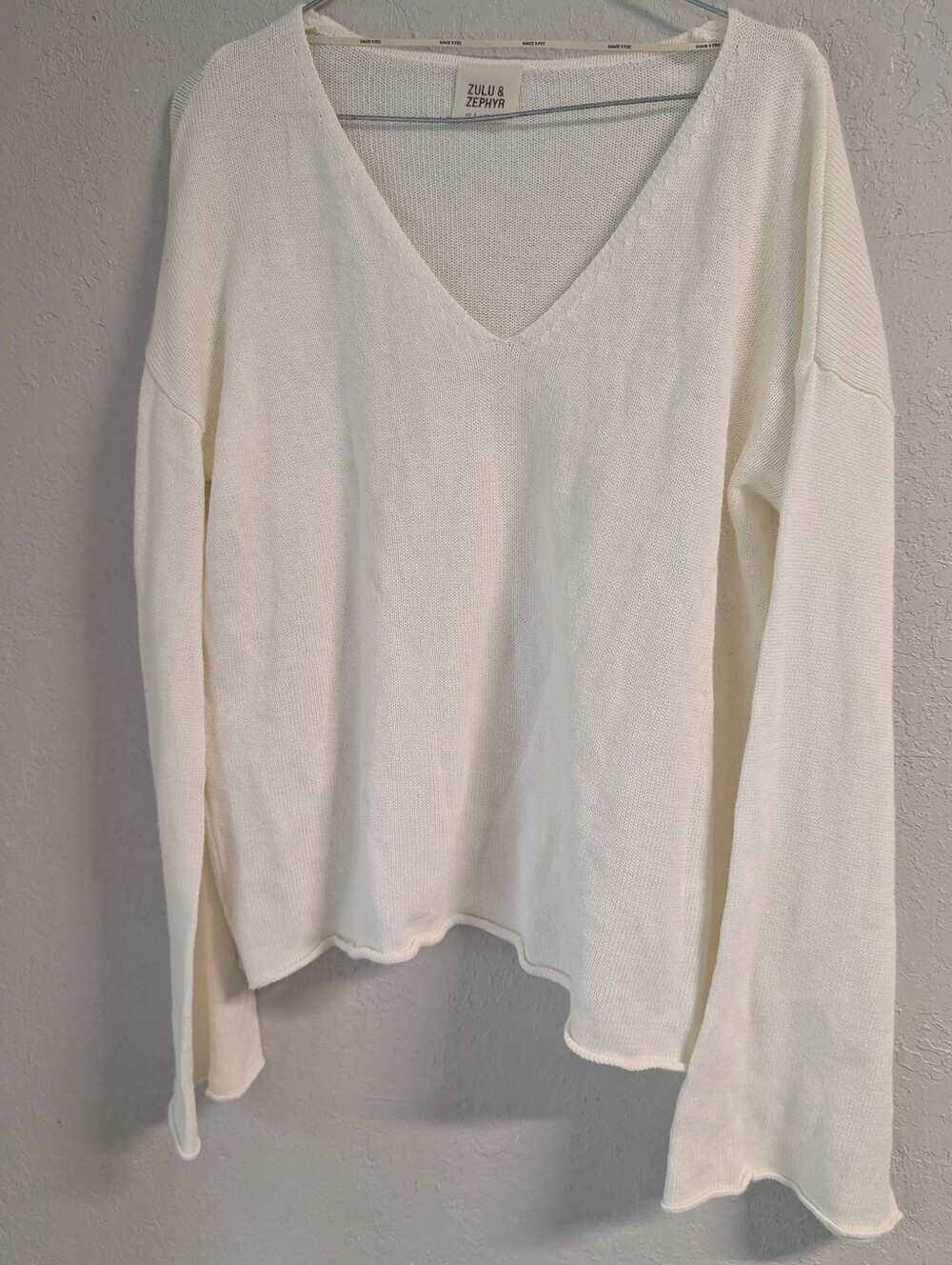 Zulu & Zephyr Cream V-Neck Lightweight Sweater XS Oversized Slouchy Fisherman